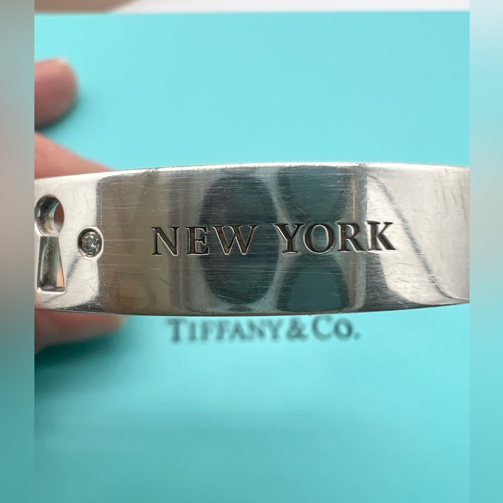 🔴Authentic Vintage Tiffany & Co. Silver Keyhole Diamonds Cuff Bracelet 🔴 - Picture 9 of 14